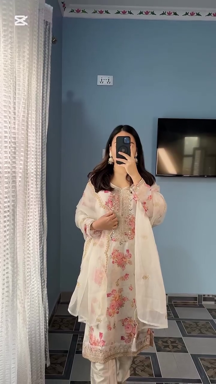 Elegant Off White Kundan Organza Suit – A Timeless Blend of Luxury and Grace