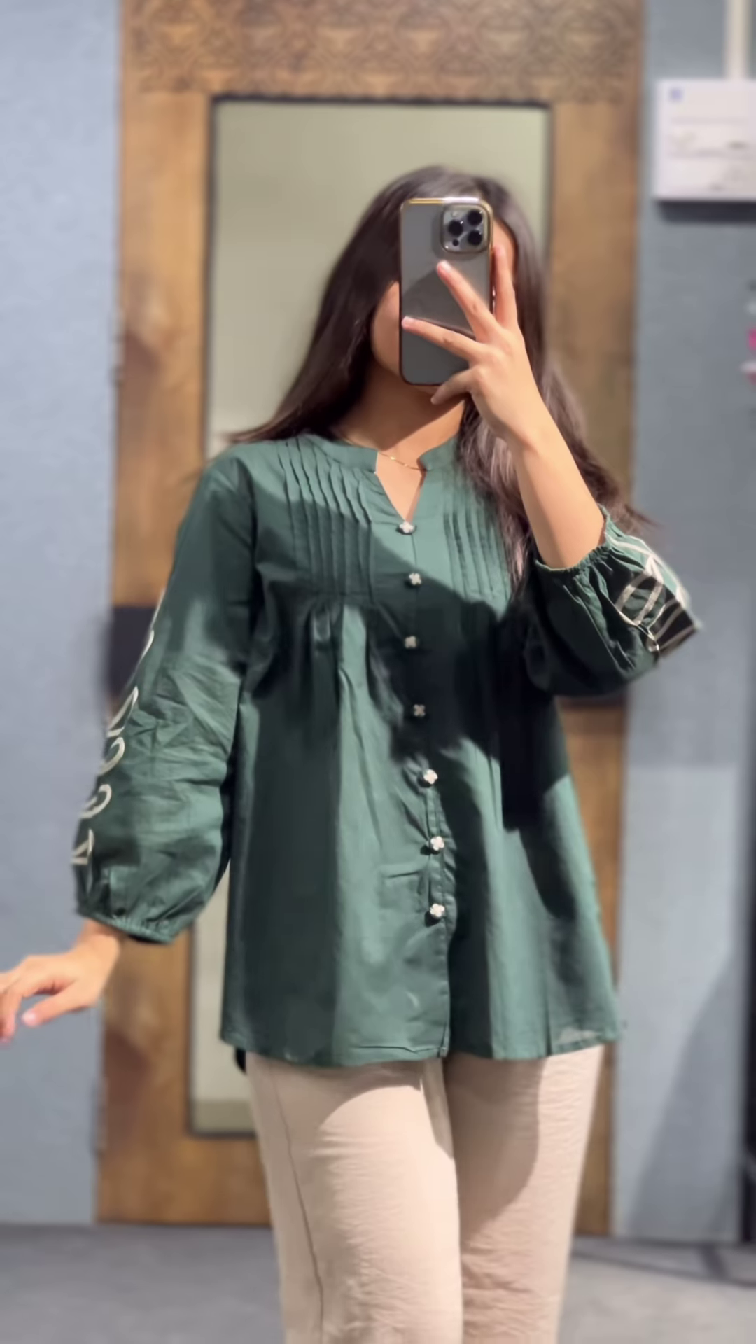 Chic Solid Pintuck Flared Cotton Top with Pearl Button Detailing & Stylish Cut Sleeves - Image 4