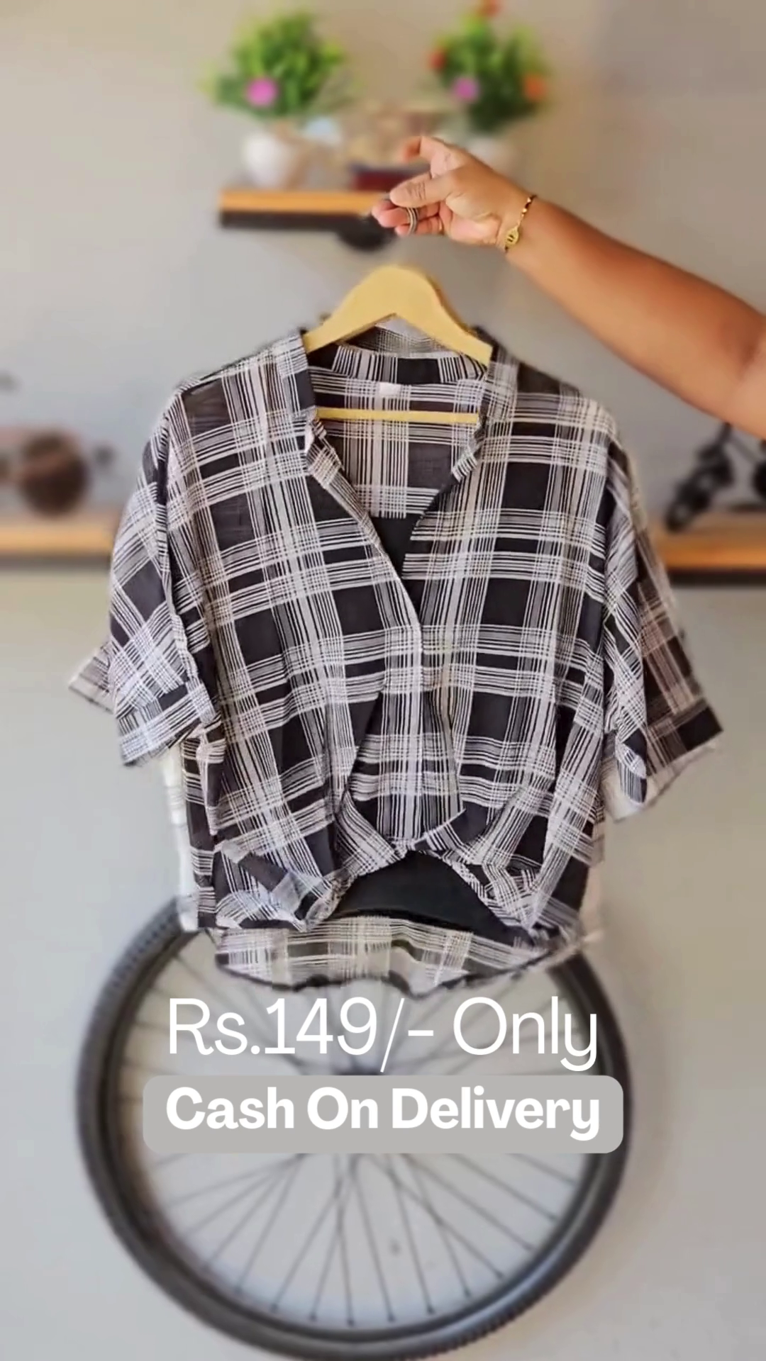 Casual Women’s Oversized Plaid Button-Down Shirt with Roll-Up Sleeves – Lightweight Summer Cotton Check Shirt for Everyday Wear - Image 4