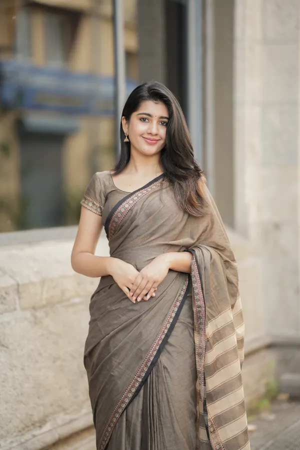 Shraddha Beige Narayanapet Pure Cotton Saree – A Blend of Tradition & Elegance - Image 3