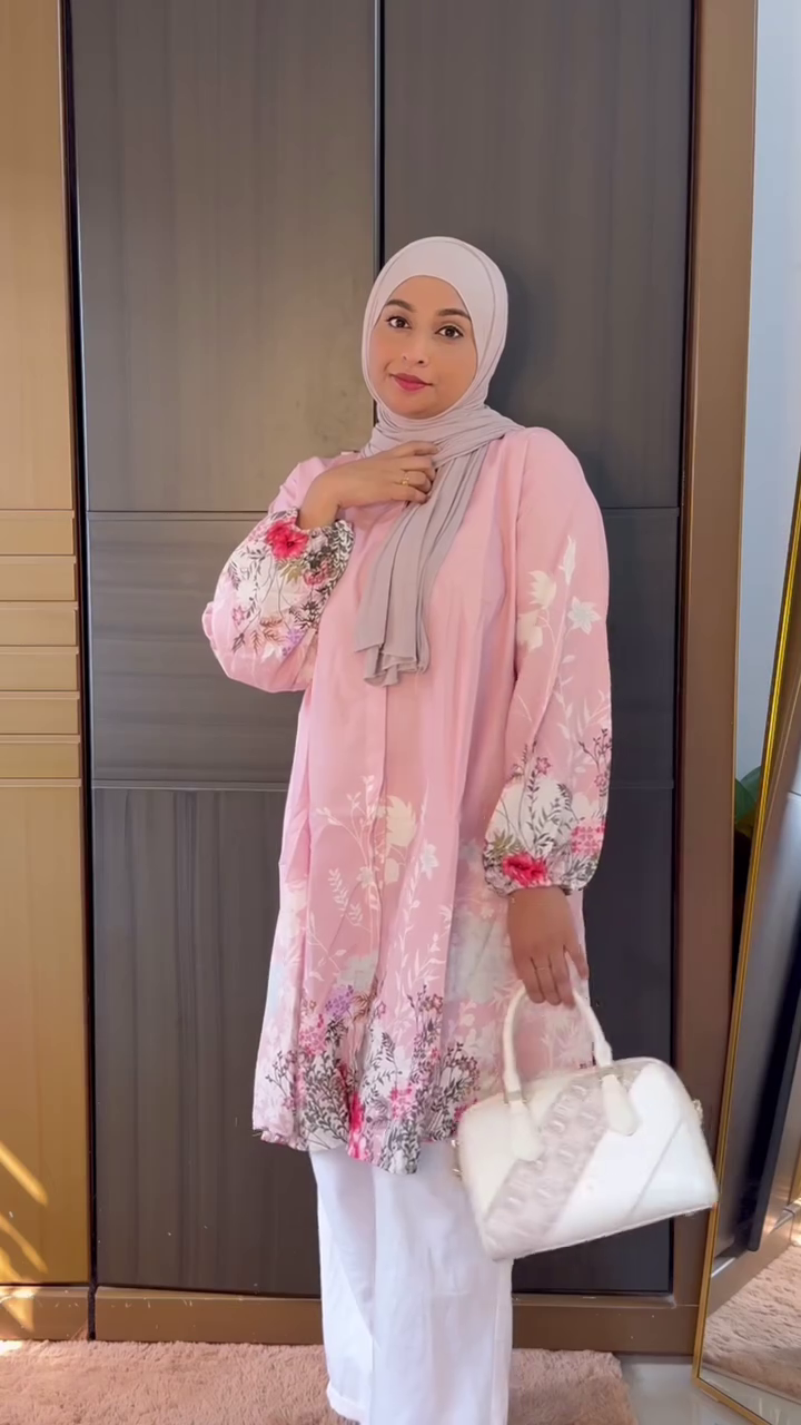 Elegant Floral Printed Pink Kurti for Modest Fashion - Image 5