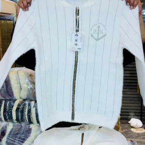 🤍🐝 Luxury Bee Embroidered Knit Sweater – Minimal, Premium & Timeless Style