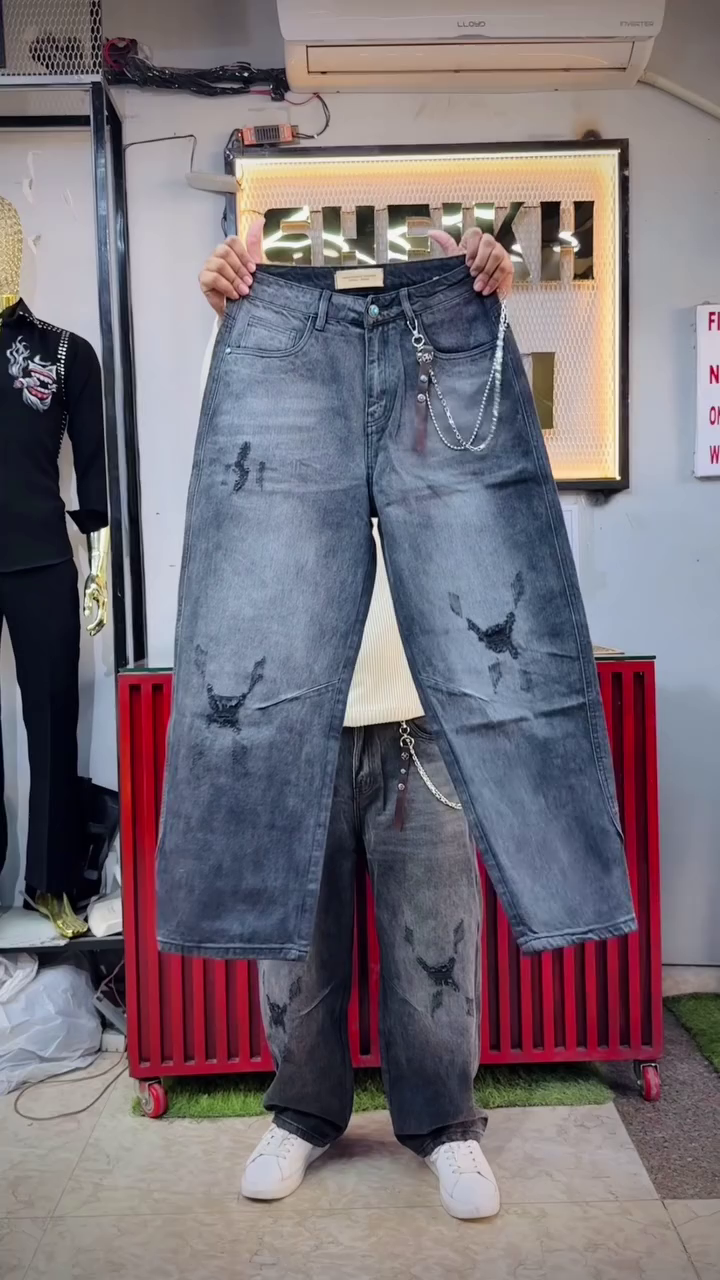 π₯ Urban Streetwear Cargo Jeans β Relaxed Fit with Chain Detail ππ - Image 4