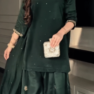 Emerald Elegance: Green Embroidered Silk Blend Straight Suit With Dupatta
