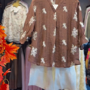 🤎 Mocha Meadow Co-Ord Set – Textured Floral Top & Ivory Pants 🤎