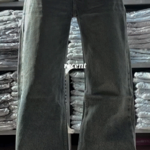 Urban Edge – Straight-Wide Jeans in Grey-Black Wash