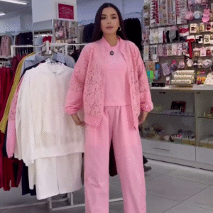 πΈ Cozy Meets Chic: The Elegance of a Pink Loungewear Set with Lace-Detail Jacket