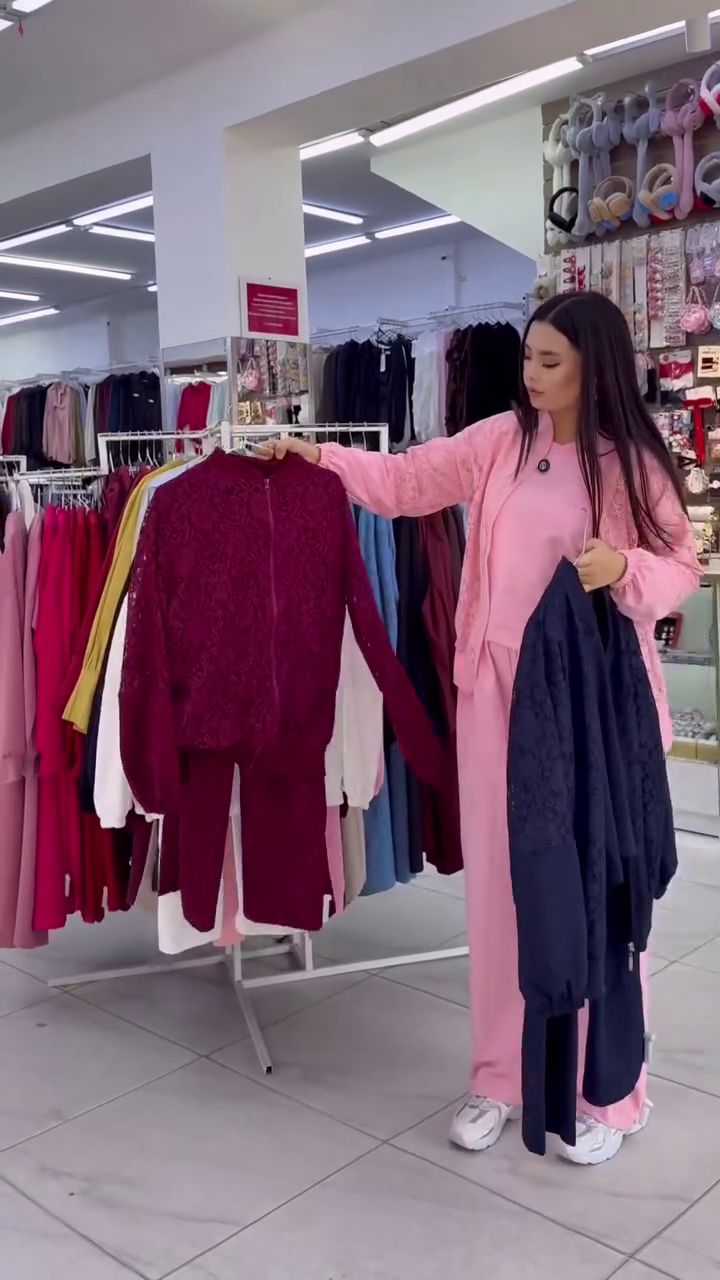 πΈ Cozy Meets Chic: The Elegance of a Pink Loungewear Set with Lace-Detail Jacket - Image 3