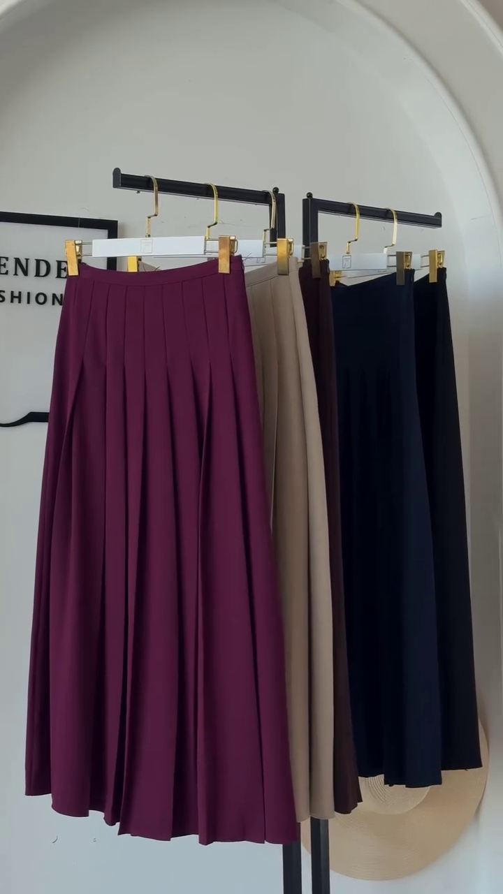✨ Timeless Grace: Styling the High-Waisted Pleated Midi Skirt