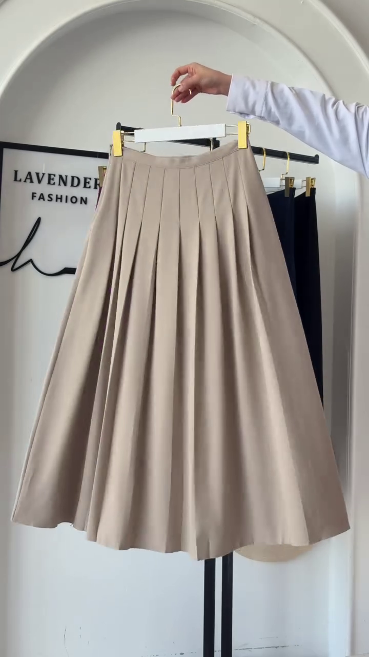 ✨ Timeless Grace: Styling the High-Waisted Pleated Midi Skirt - Image 6