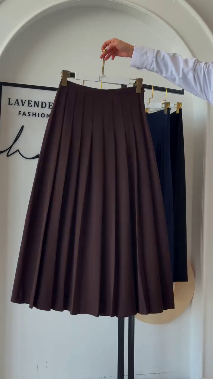 ✨ Timeless Grace: Styling the High-Waisted Pleated Midi Skirt - Image 5