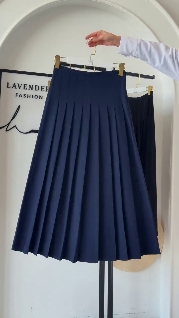 ✨ Timeless Grace: Styling the High-Waisted Pleated Midi Skirt - Image 4