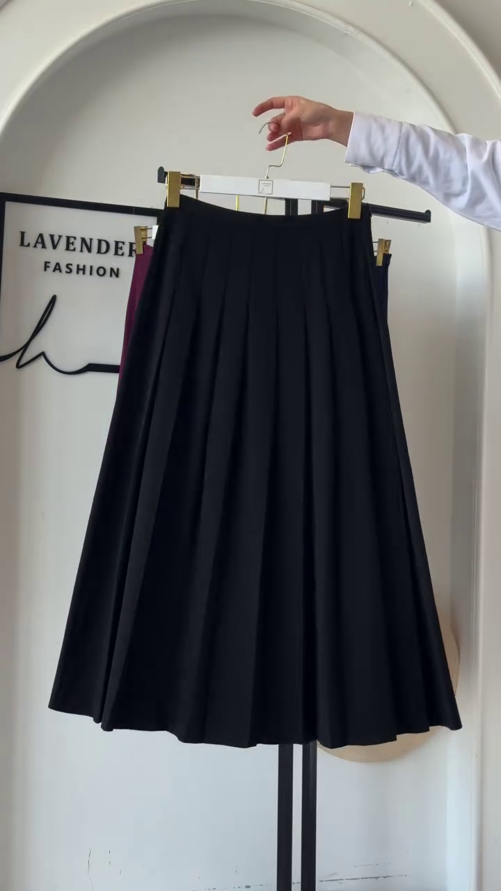 ✨ Timeless Grace: Styling the High-Waisted Pleated Midi Skirt - Image 3