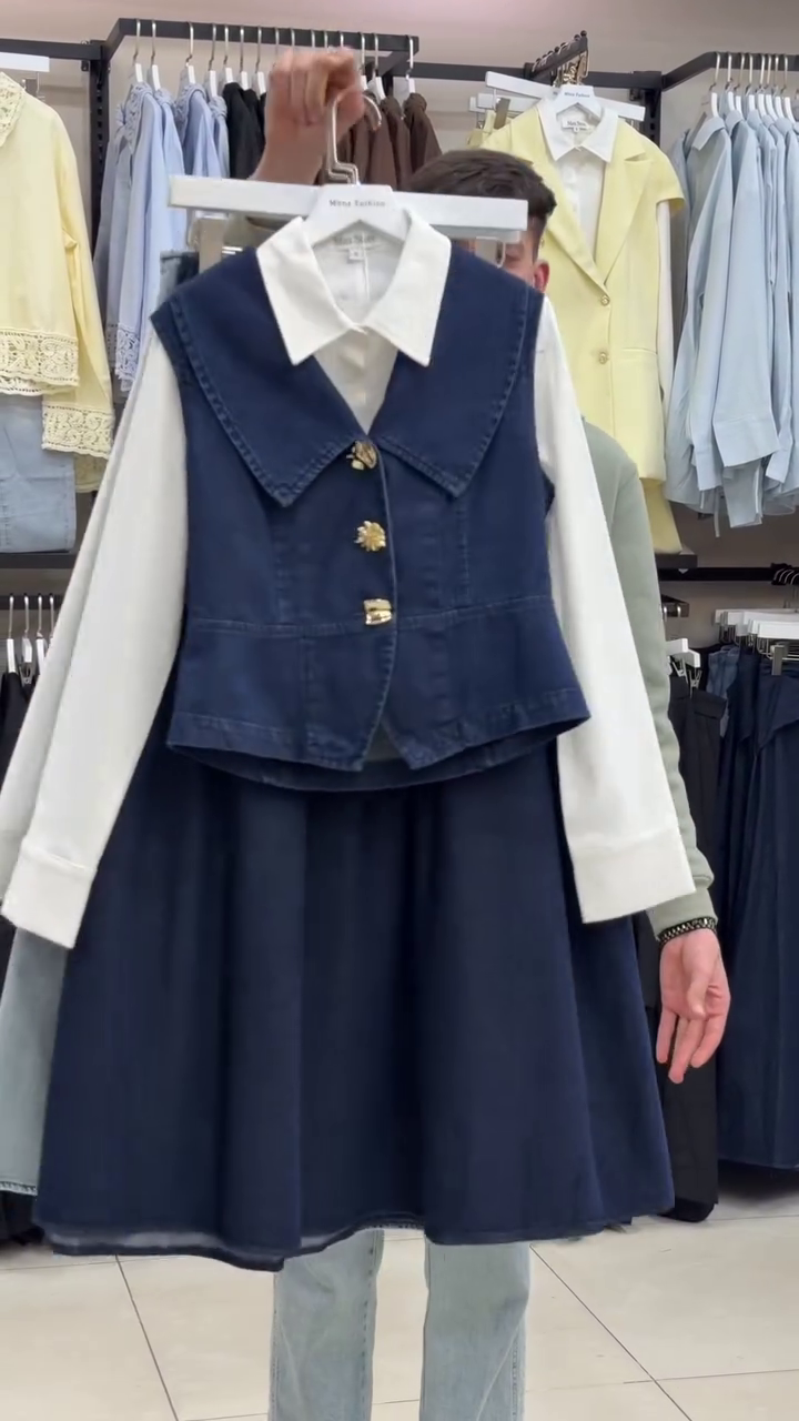 π Street-Style Favorite: The Trendy Denim Shirt Crush Set for Women - Image 2