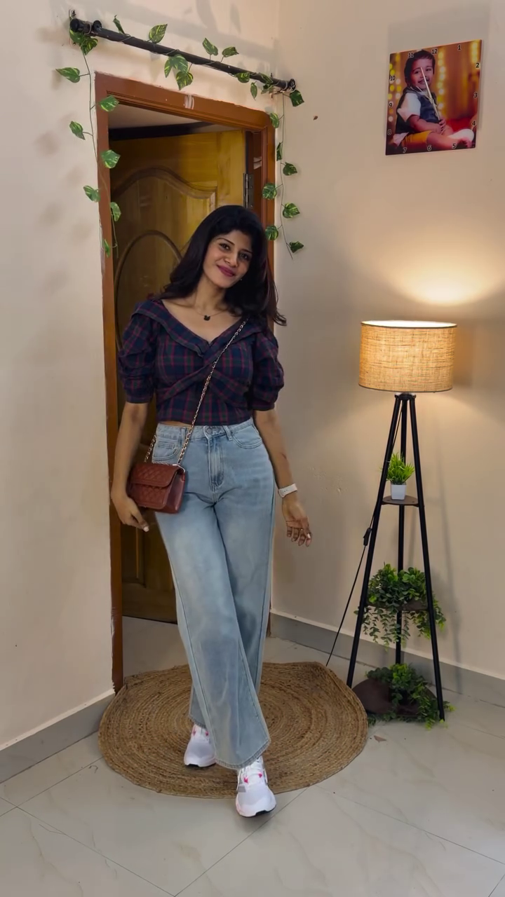 Light Blue High-Rise Wide-Leg Jeans – Light Faded Wash, Relaxed Fit & Everyday Denim Essential - Image 3